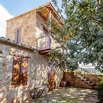 The Carob Tree - Rustic Luxury With Access To Pool And Restaurant Tatil Evi Larnaca