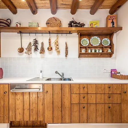 The Carob Tree - Rustic Luxury With Access To Pool And Restaurant Larnaca