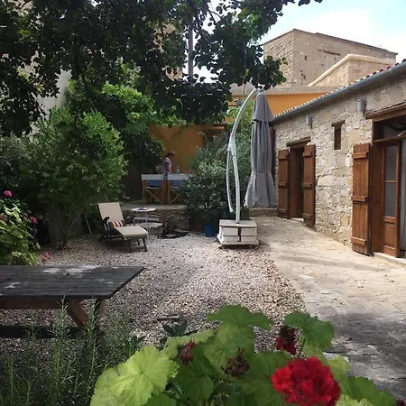 The Carob Tree - Rustic Luxury With Access To Pool And Restaurant 라르나카