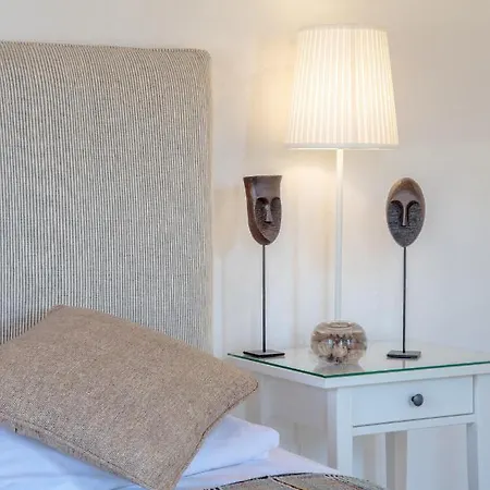 The Carob Tree - Rustic Luxury With Access To Pool And Restaurant 펜션 라르나카