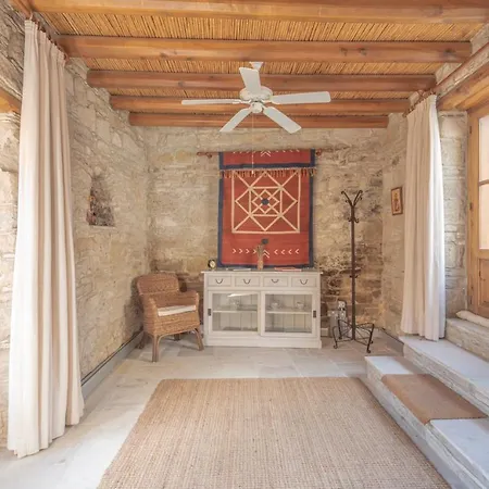 The Carob Tree - Rustic Luxury With Access To Pool And Restaurant * Larnaca