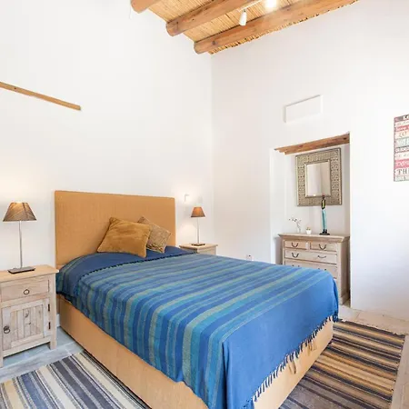 בית נופש The Carob Tree - Rustic Luxury With Access To Pool And Restaurant *