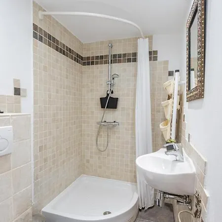 The Carob Tree - Rustic Luxury With Access To Pool And Restaurant בית נופש לרנקה