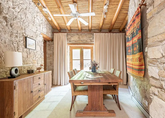 Дом отдыха The Carob Tree - Rustic Luxury With Access To Pool And Restaurant Ларнака