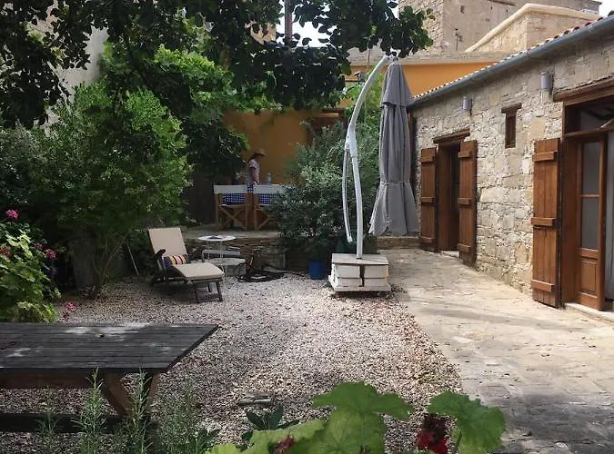 The Carob Tree - Rustic Luxury With Access To Pool And Restaurant לרנקה