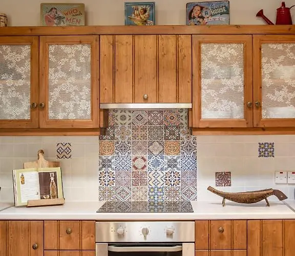 בית נופש The Carob Tree - Rustic Luxury With Access To Pool And Restaurant *