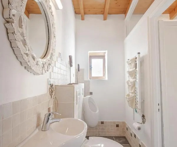 Σπίτι διακοπών The Carob Tree - Rustic Luxury With Access To Pool And Restaurant