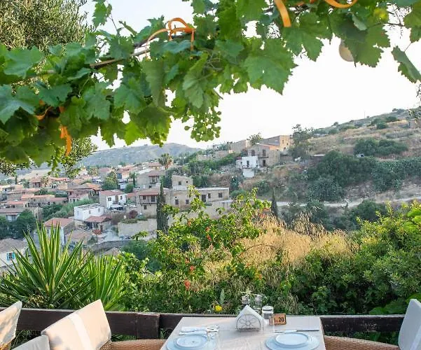 The Carob Tree - Rustic Luxury With Access To Pool And Restaurant לרנקה