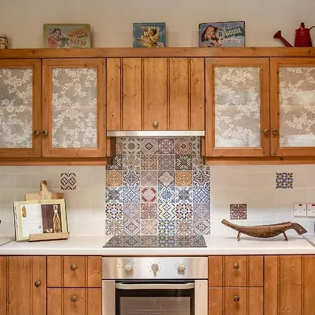 Case de vacanță The Carob Tree - Rustic Luxury With Access To Pool And Restaurant *